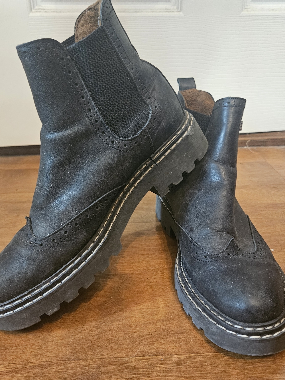 Black Women's Chelsea Lug Sole Ankle Boots